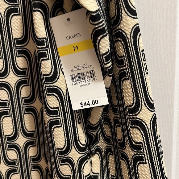 Never worn ladies top. 3/4 sleeves in black and tan geometric pattern. - Picture 2 of 3